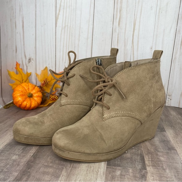 DV (Dolce Vita) Taupe Wedge Booties - Size: 7.5 - Picture 1 of 9